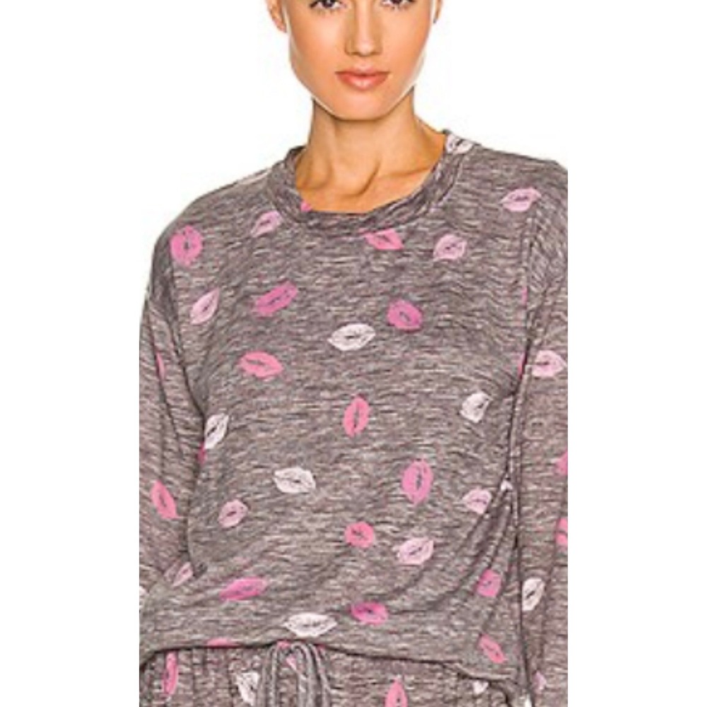 Splendid Pullover Sweatshirt Womens XS Grey Pink Kiss Print Romantic Soft Girly